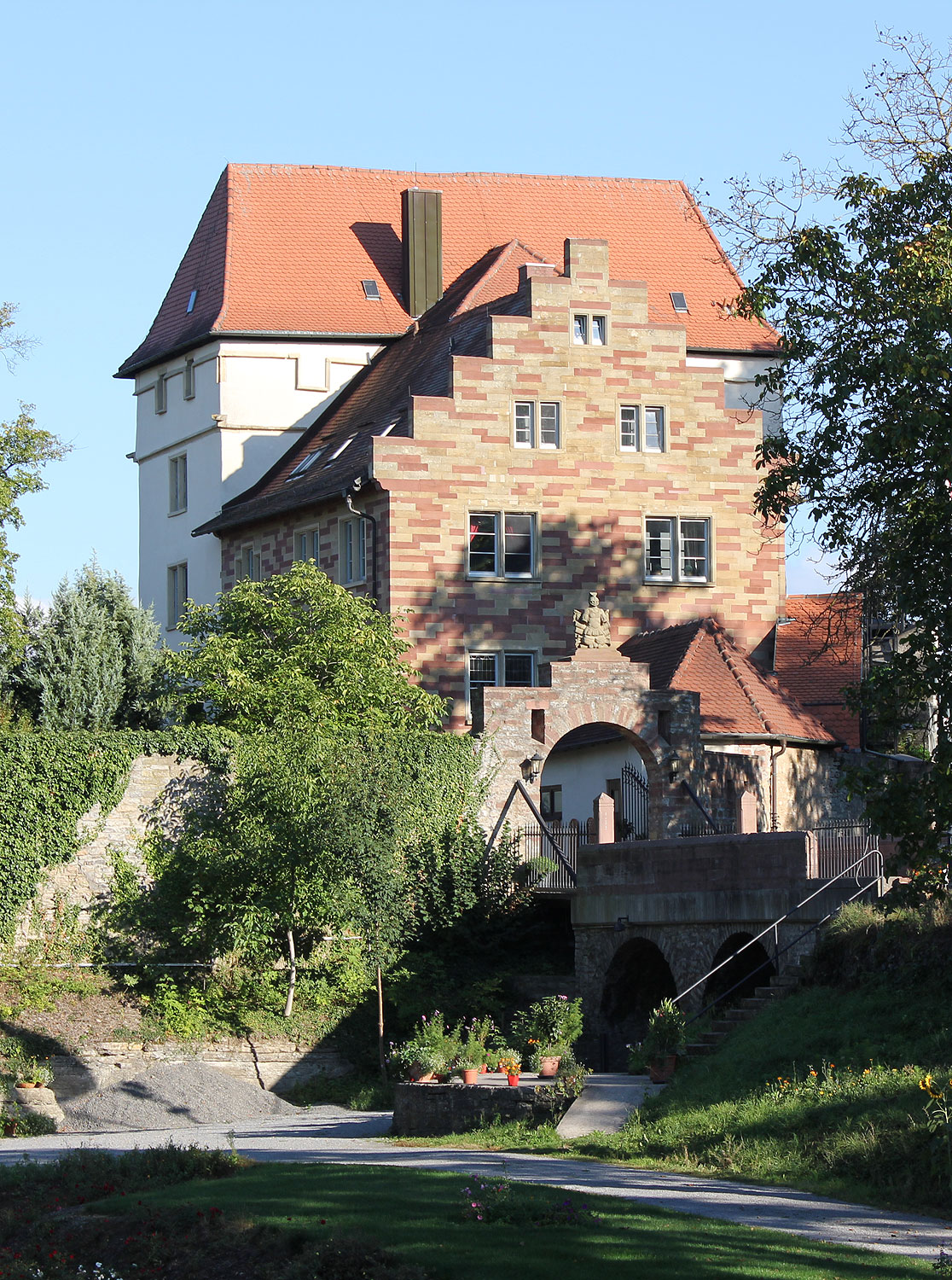 Schloss Neuburg (Hohinrot, Hohinburg, Hohonrot, Mettlenburg)(Baden) im Neckar-Odenwald-Kreis