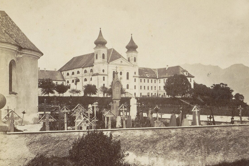 Kloster Schlehdorf (ehemaliges Kloster der Missions-Dominikanerinnen von Qonce) im Landkreis Bad Tölz-Wolfratshausen