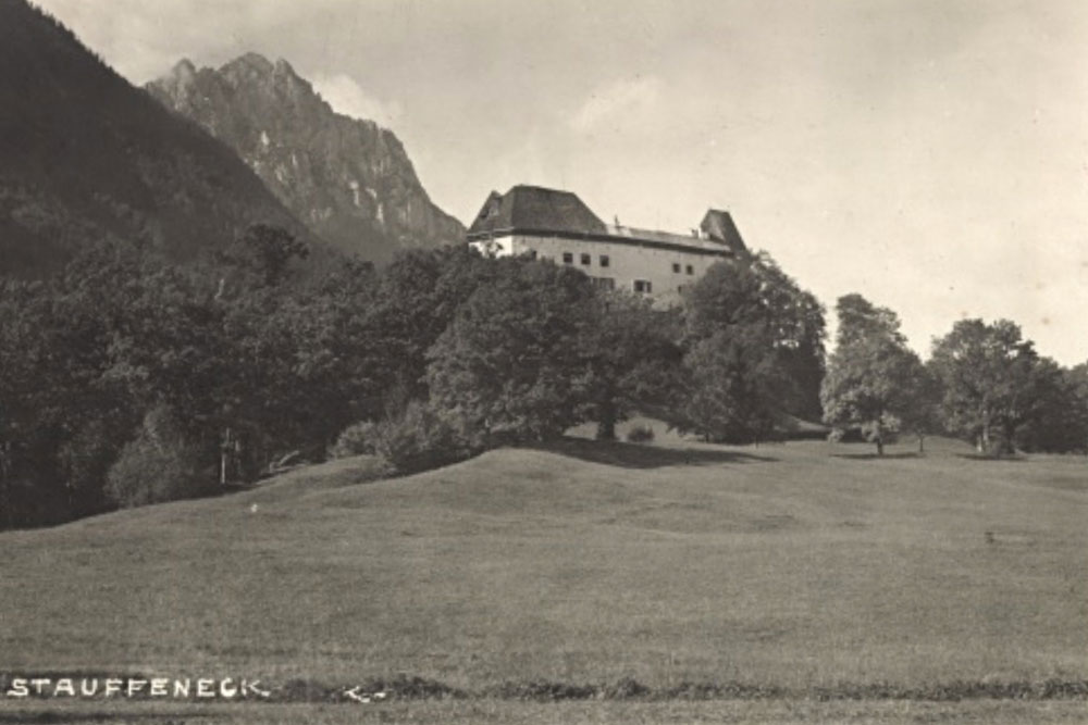 Schloss Staufeneck (Burg Staufeneck) im Landkreis Berchtesgadener Land