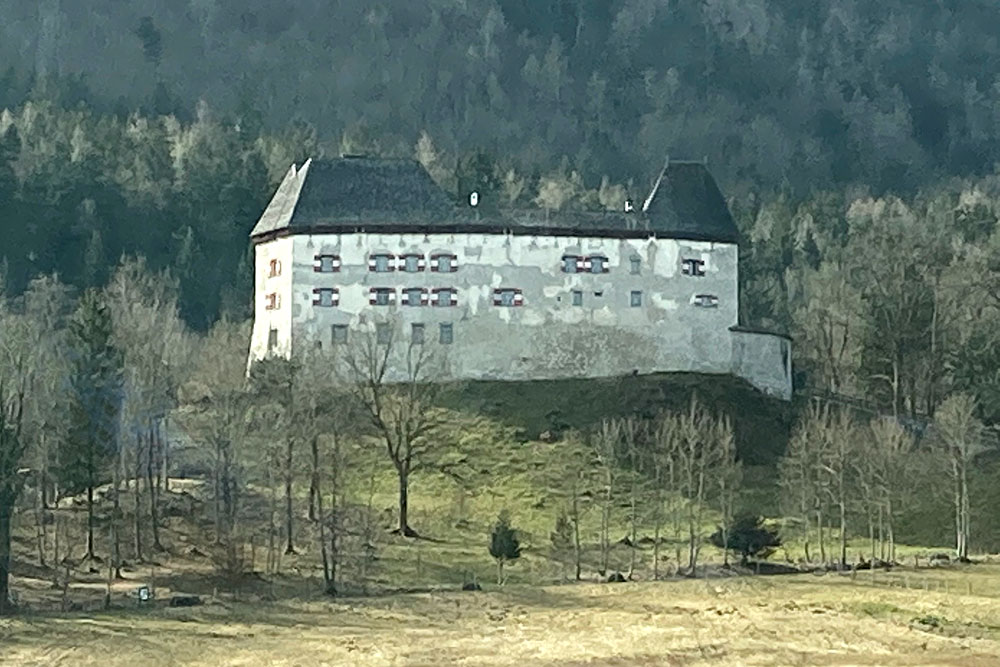 Schloss Staufeneck (Burg Staufeneck) im Landkreis Berchtesgadener Land